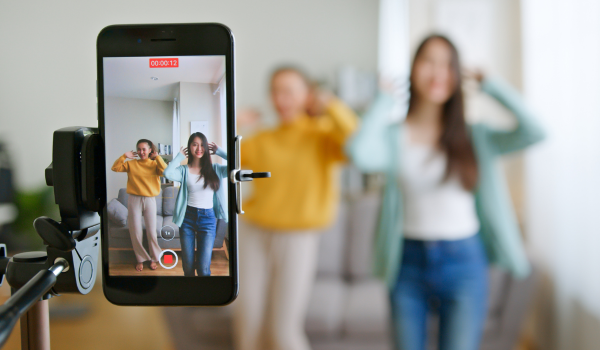 Cách Xây Dựng Tài Khoản TikTok/YouTube/Facebook Từ Con Số 0